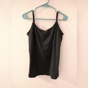 Dark green camo tank